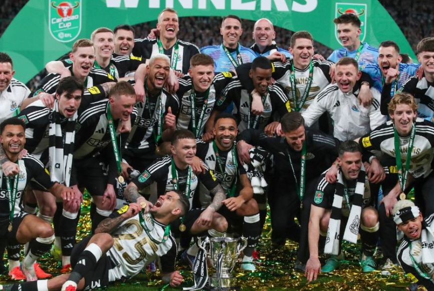 Suze koje su prekinule sušu od sedam decenija, Njukasl osvojio Liga kup