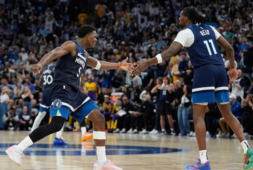 NBA-Entoni Edvards-Timbervulvsi