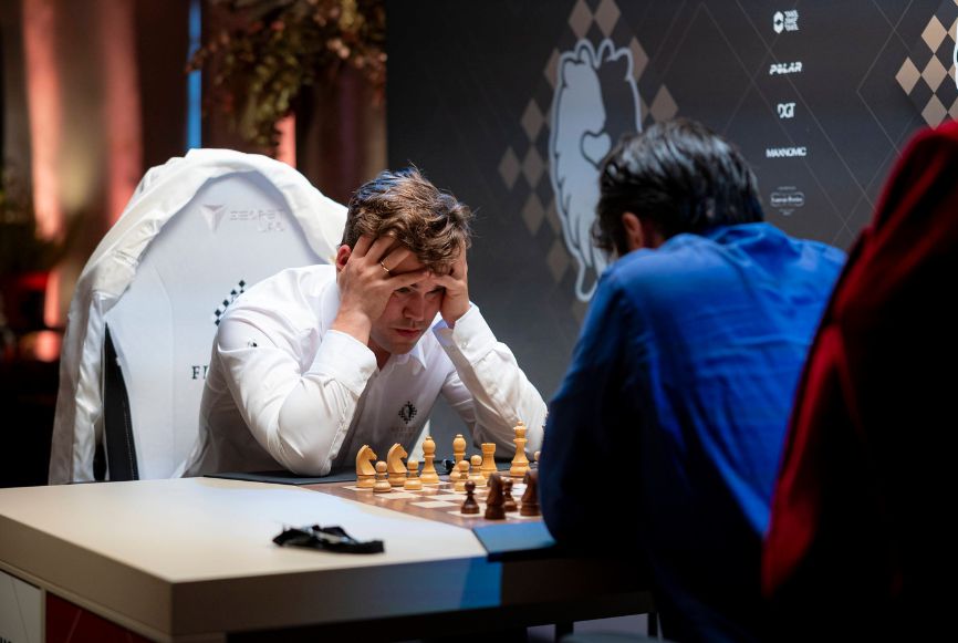 Mladi kralj srušio legendu: Gukeš šokirao Karlsena