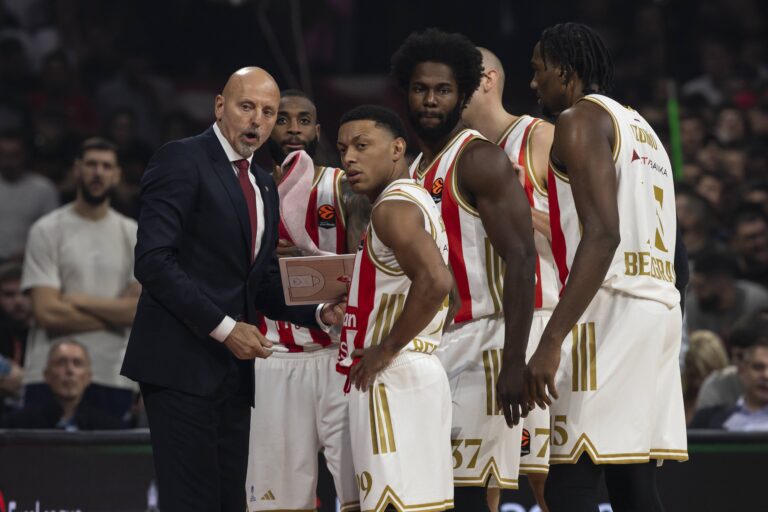 Košarkaši Crvene zvezde na tajmautu