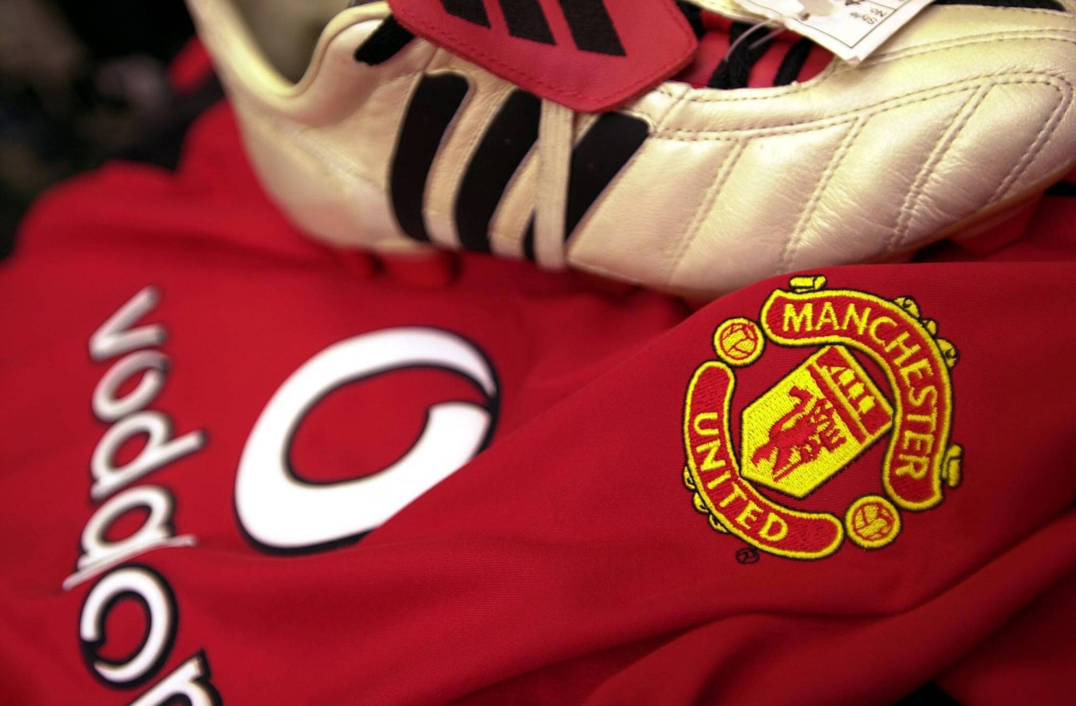 Kopačka nad dresom Mančester junajteda
