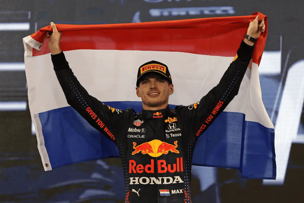 Maks Ferštapen sa holandskom zastavom