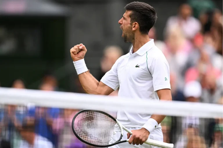 Novak zasmejavao publiku i rutinirao Cicipasa