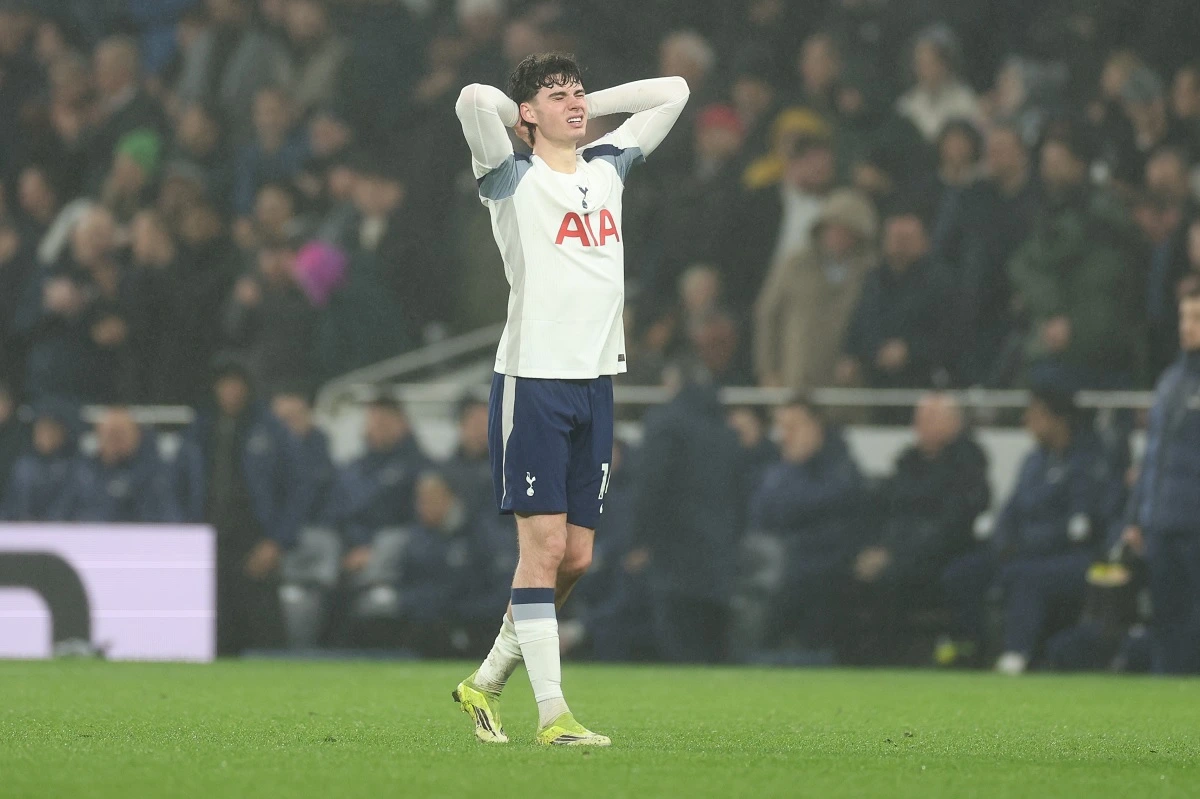 Arči Grej u dresu Totenhema