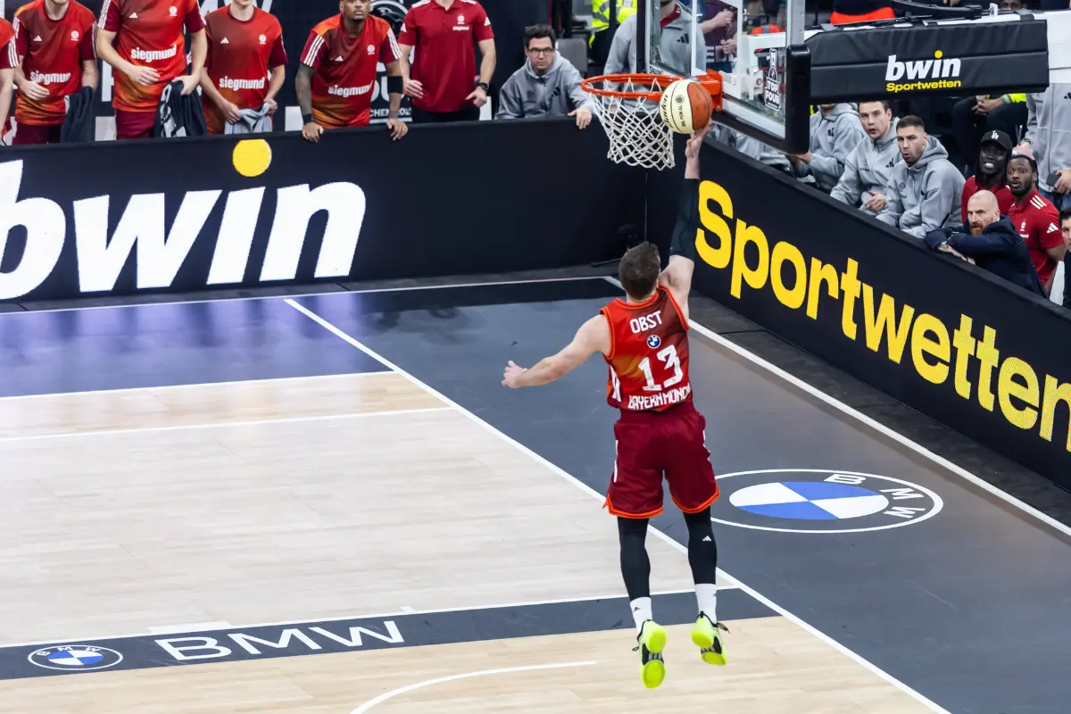 Andreas Obst postiže poene