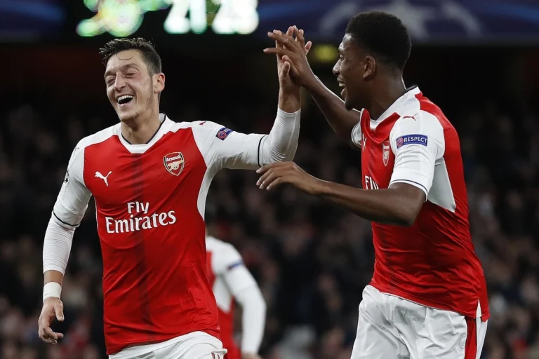 Ozil iz vremena kad je nastupao za Arsenal.