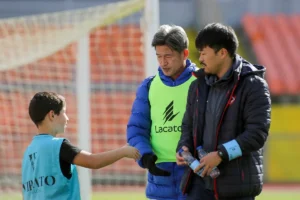 Kazujoši Miura, dok je nastupao za Oliveirense.