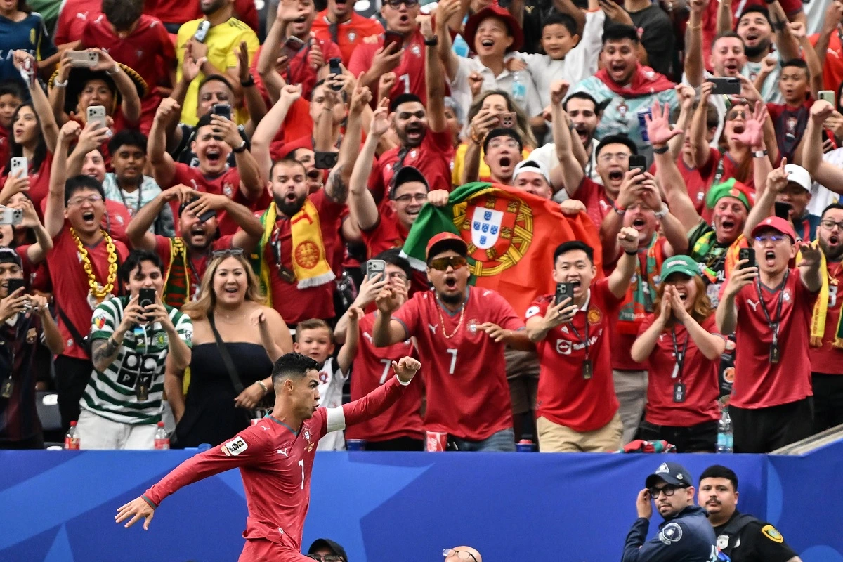 Kristijano Ronaldo slavi drugi pogodak protiv Uzbekistana.