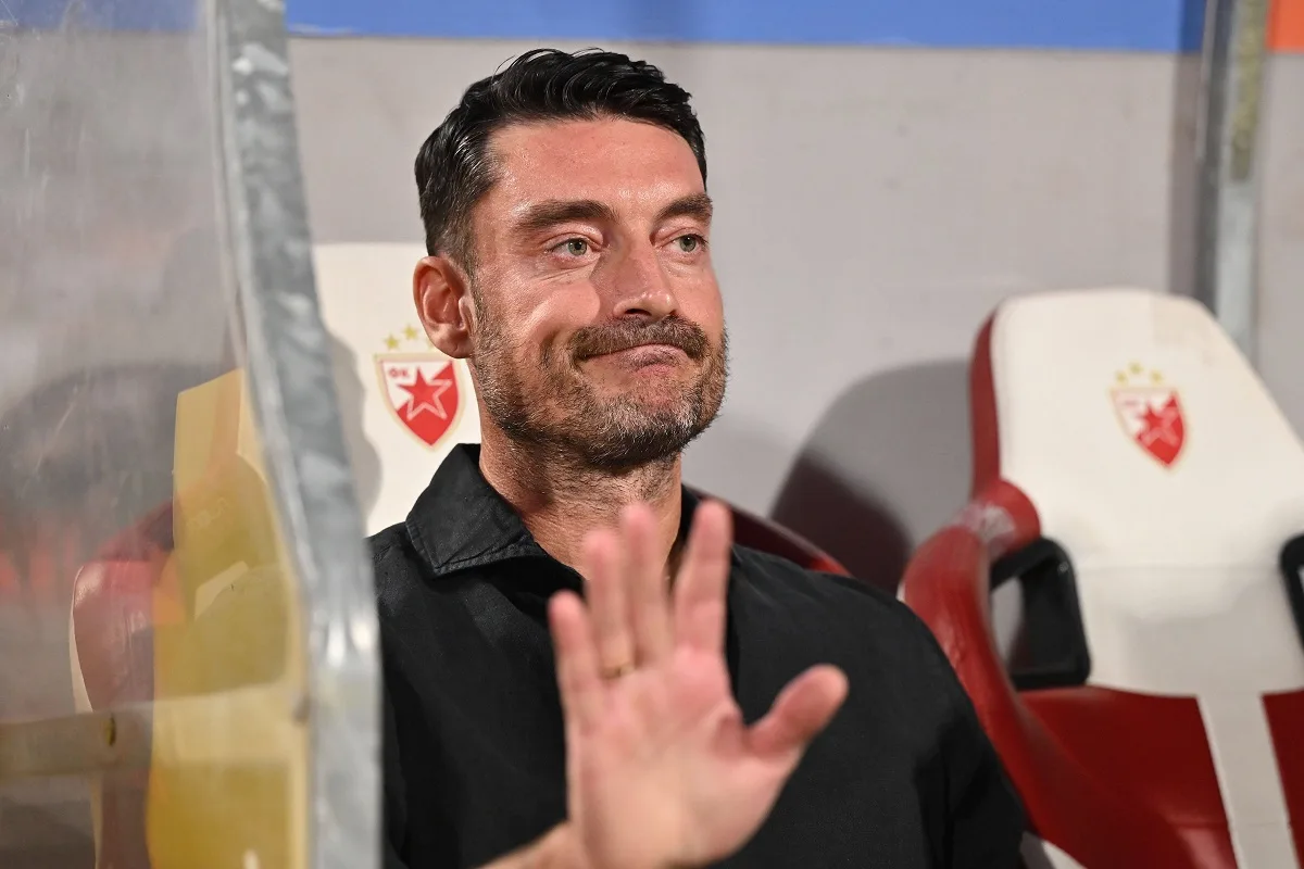 Trener FK Crvena zvezda, Albert Rijera.