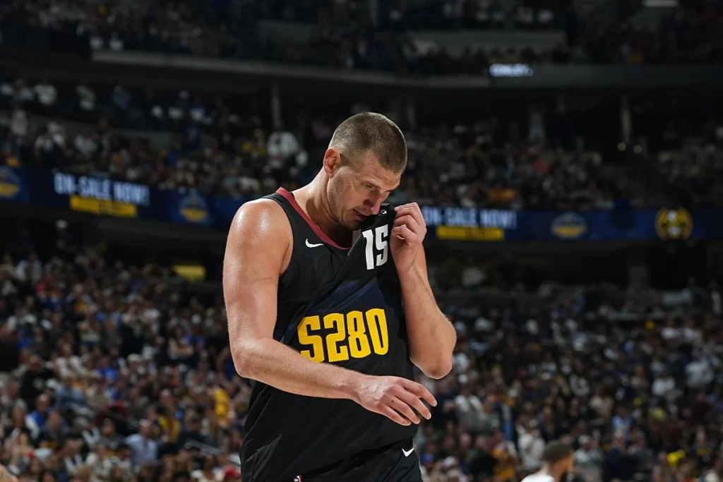 Nikola Jokić u dresu Denver Nagetsa.