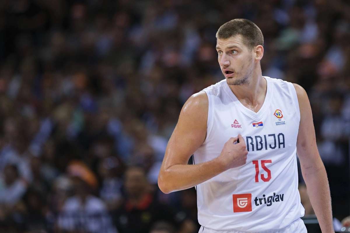 Nikola Jokić u toku utakmice reprezentacije.