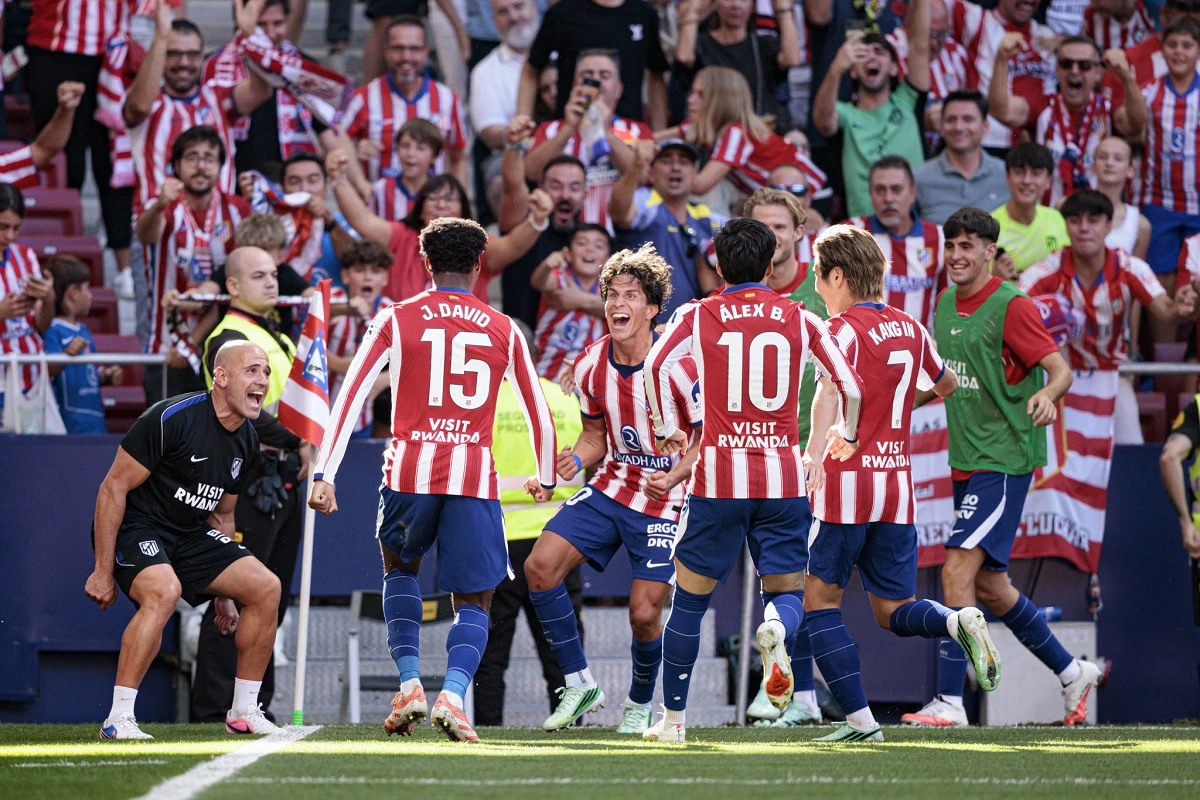 Igrači Atletiko Madrida slave pogodak u derbiju protiv Reala.