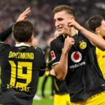 Konstantinos Karecas i Niko Šloterbek slave pobedu Dortmunda protiv Štutgarta.
