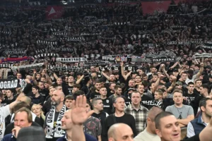 Navijači Partizana na utakmici protiv Crvene zvezde