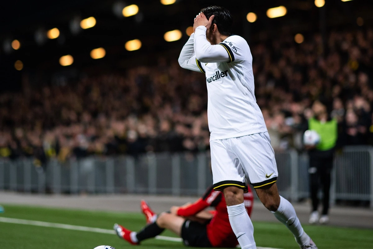 Lukas Blomkvist (AIK, beli dres) na meču AIK-Bromapojkarna.
