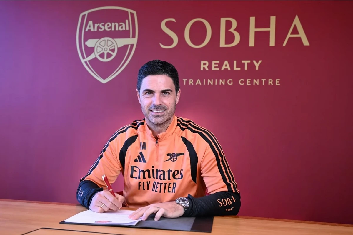 Mikel Arteta prilikom potpisivanja novog ugovora sa Arsenalom.