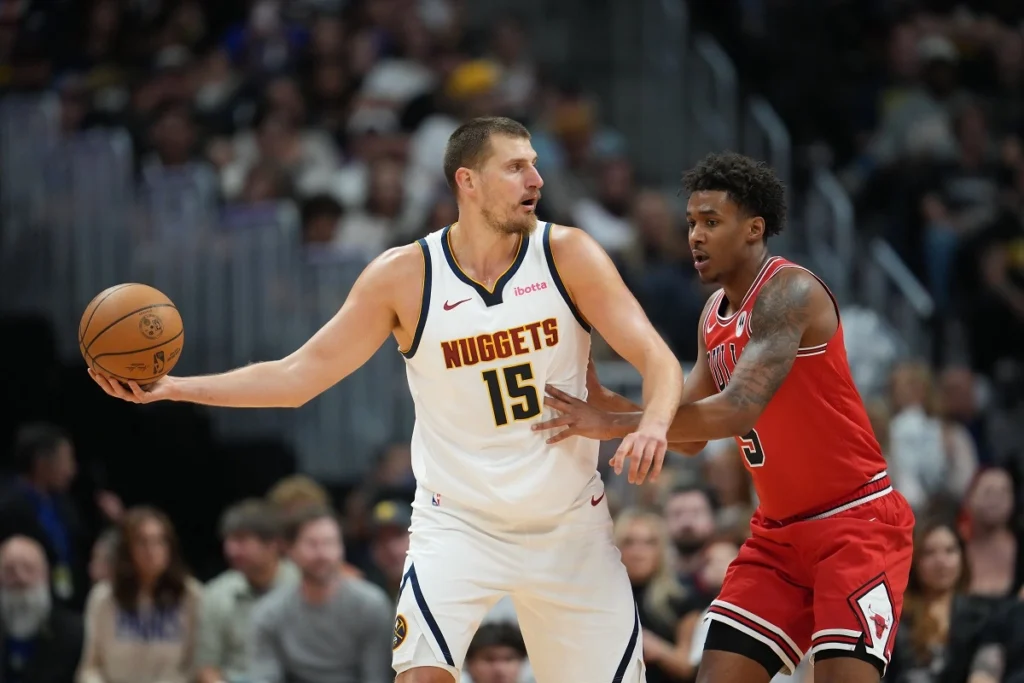 Nikola Jokić na meču protiv Čikaga